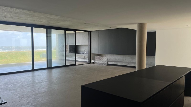Casa Arte Barra en venta sobre el mar 
